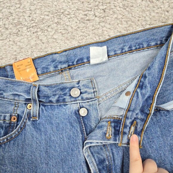 Levi’s 501 Jeans Mens 34x30 Light Wash Button Fly Vintage Y2K Straight Denim - Picture 3 of 16